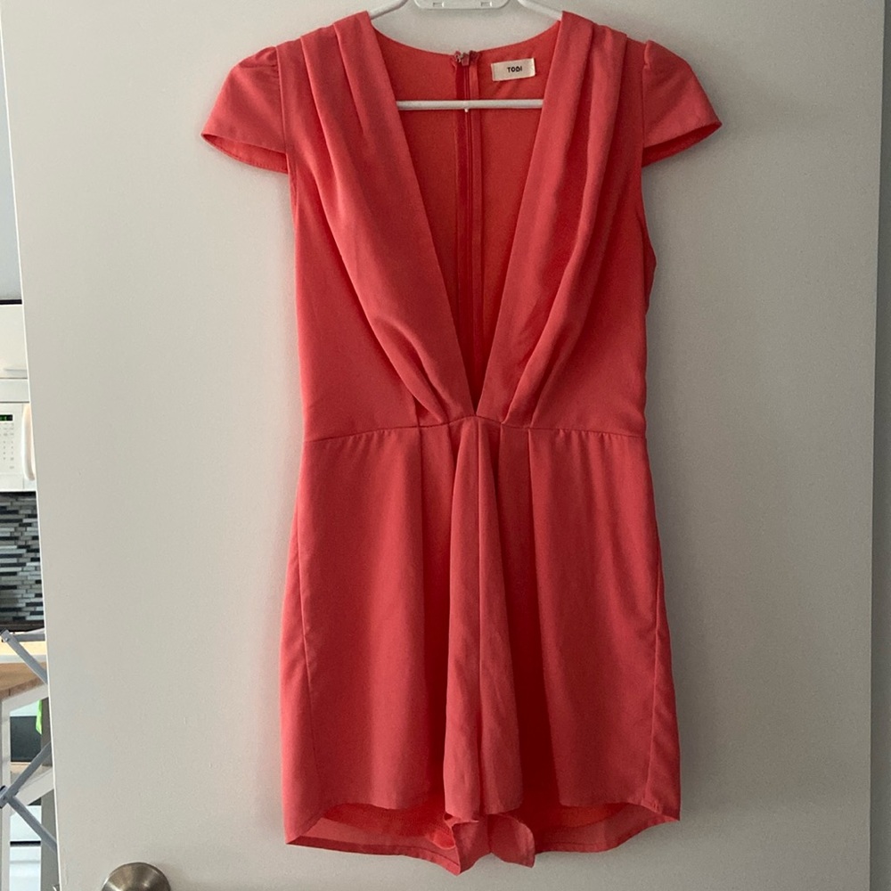 Cute peach romper!